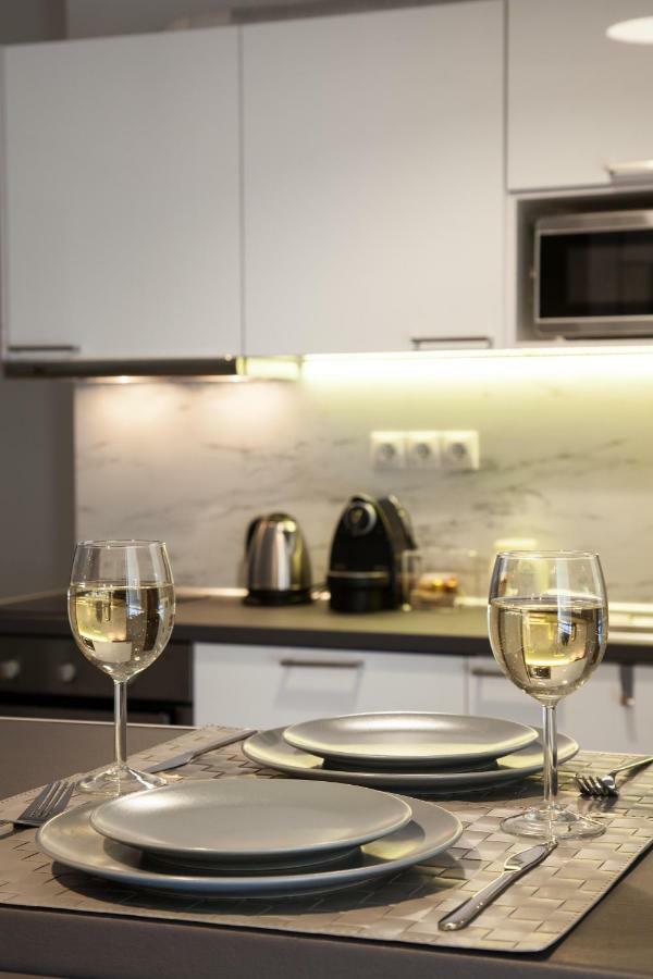 Walk To Markets From A Cozy Studio By Cielo Homes Aten Exteriör bild